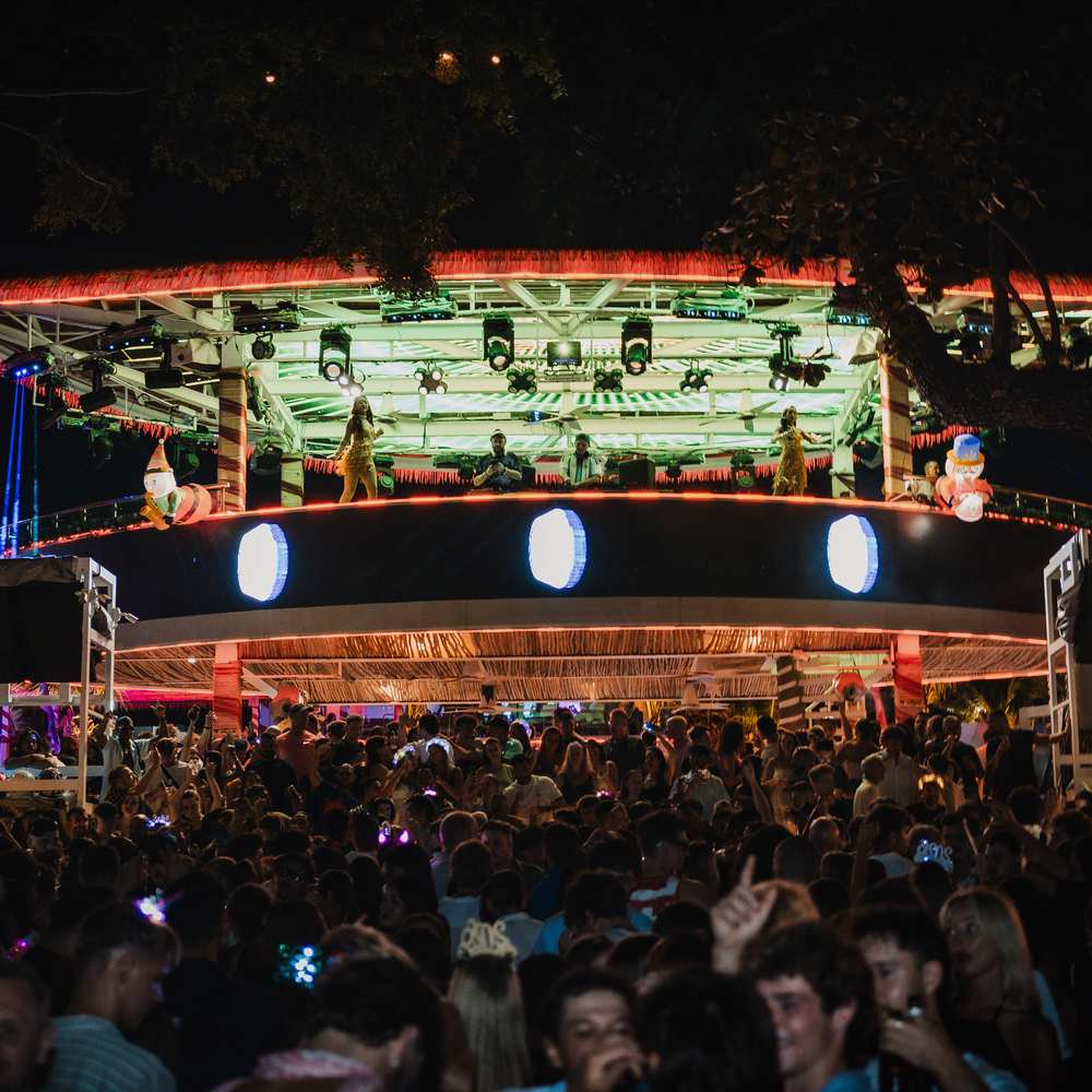 The ARKbar main stage and the crowd on the beach on New Year's Eve